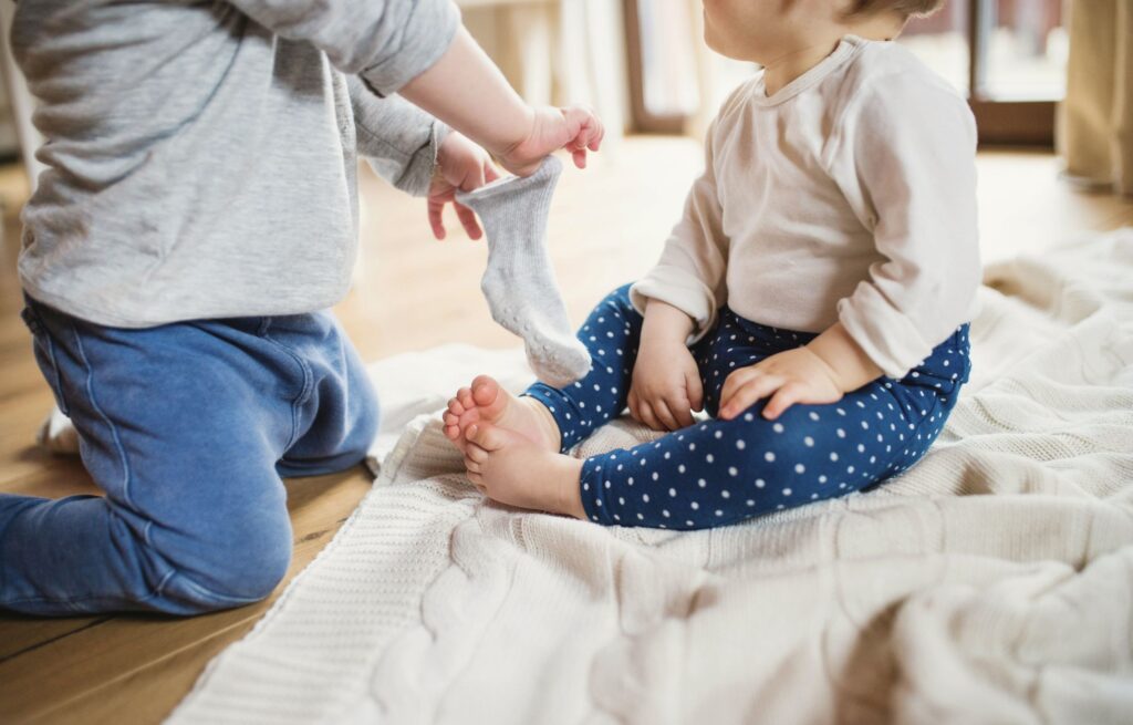 A realistic morning routine for working moms and kids — simple systems that reduce stress, ease anxiety, and make school mornings calmer (and coffee-fueled).